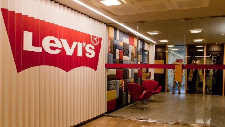 levis-hero